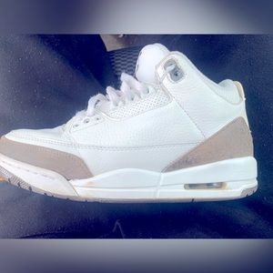 2018 Retro Jordan 3s “Mocha” size 8.5